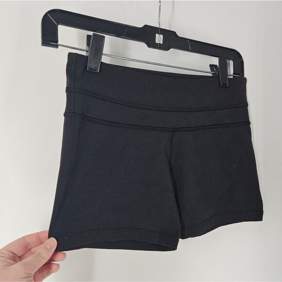 Lululemon Black Groove Short 4 - Picture 4 of 10